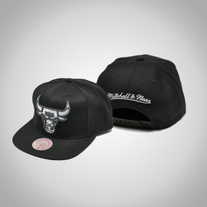 Chicago Bulls Snapback Men's NBA XL BWG Hat - Black 286480-693