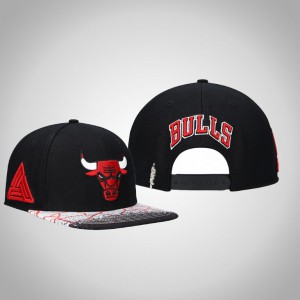 Chicago Bulls Throwback Snapback Men's Pro Standard x Black Pyramid Hat - Black 238732-216