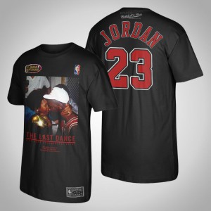 Michael Jordan Chicago Bulls Finals Champs photo with Best Mom Men's #23 Player Graphic T-Shirt - Black 211355-246