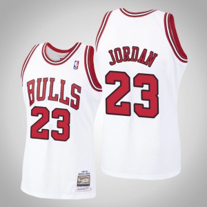 Michael Jordan Chicago Bulls 1997-98 Authentic Men's #23 Hardwood Classics Jersey - White 180808-247