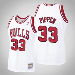 Scottie Pippen Chicago Bulls 1997-98 Authentic Men's #33 Hardwood Classics Jersey - White 827750-453