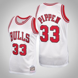 Scottie Pippen Chicago Bulls Swingman Mitchell & Ness Men's #33 Hardwood Classics Jersey - Platinum 913883-365