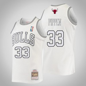 Scottie Pippen Chicago Bulls 2021 Out Swingman Men's Hardwood Classics Jersey - White 512348-462